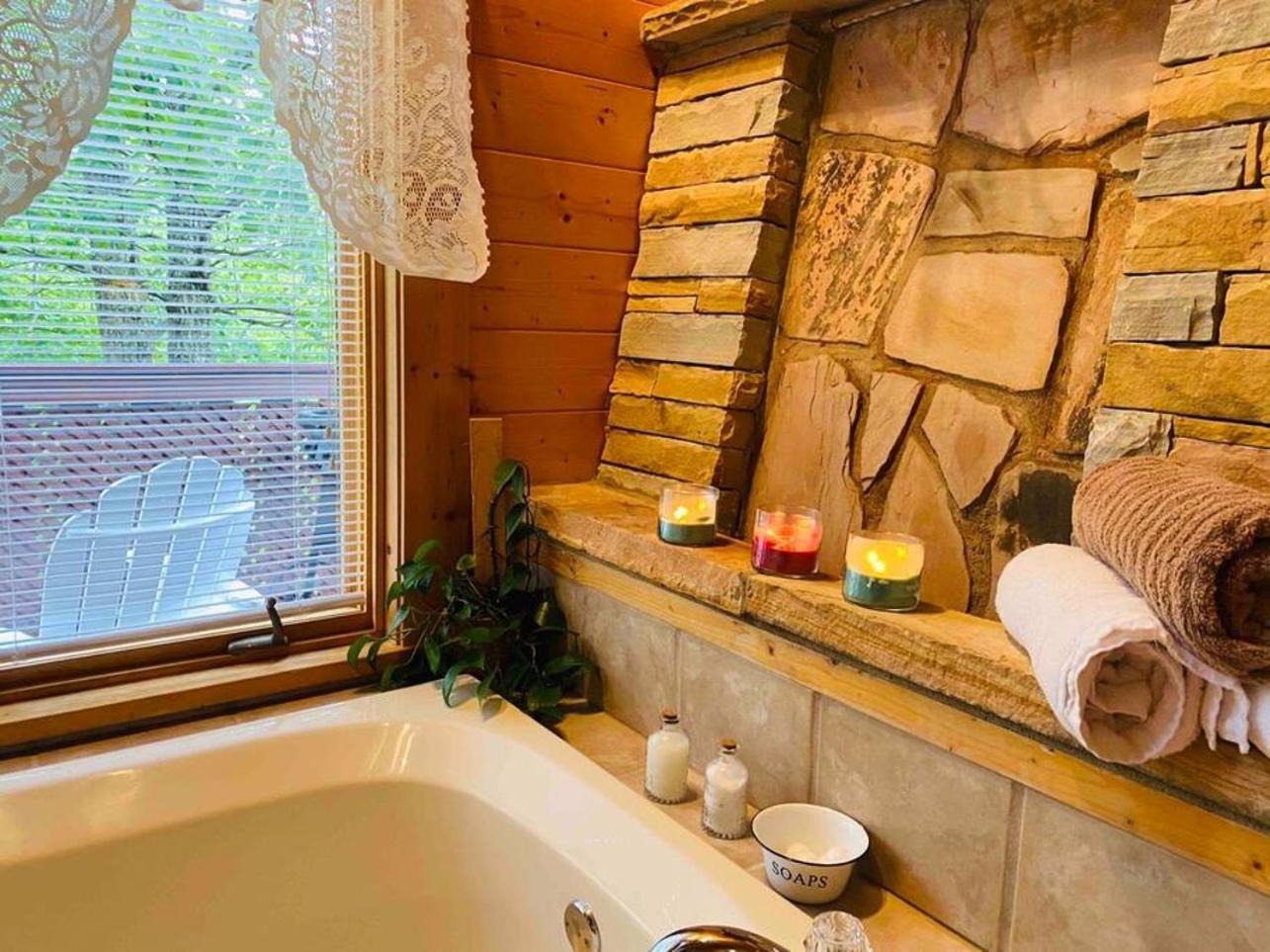 Romantic, Honeymoon Cabin In The Smokies! Gatlinburg Exterior foto