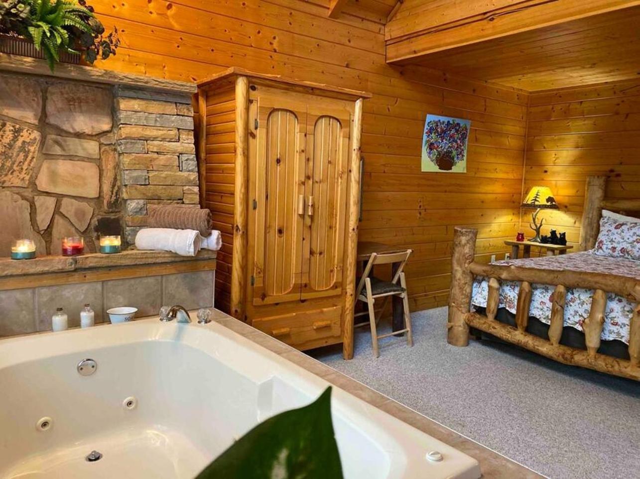 Romantic, Honeymoon Cabin In The Smokies! Gatlinburg Exterior foto