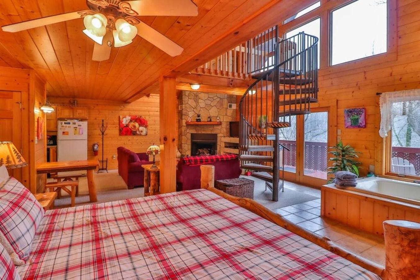 Romantic, Honeymoon Cabin In The Smokies! Gatlinburg Exterior foto